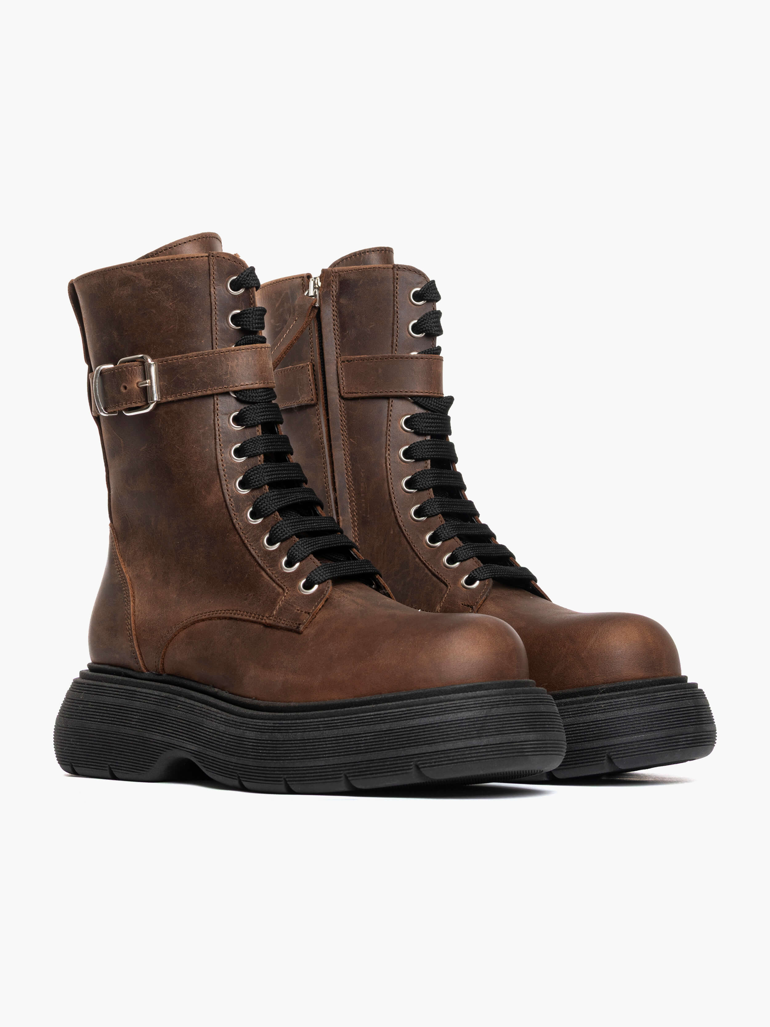 Anfibi in nabuk marrone