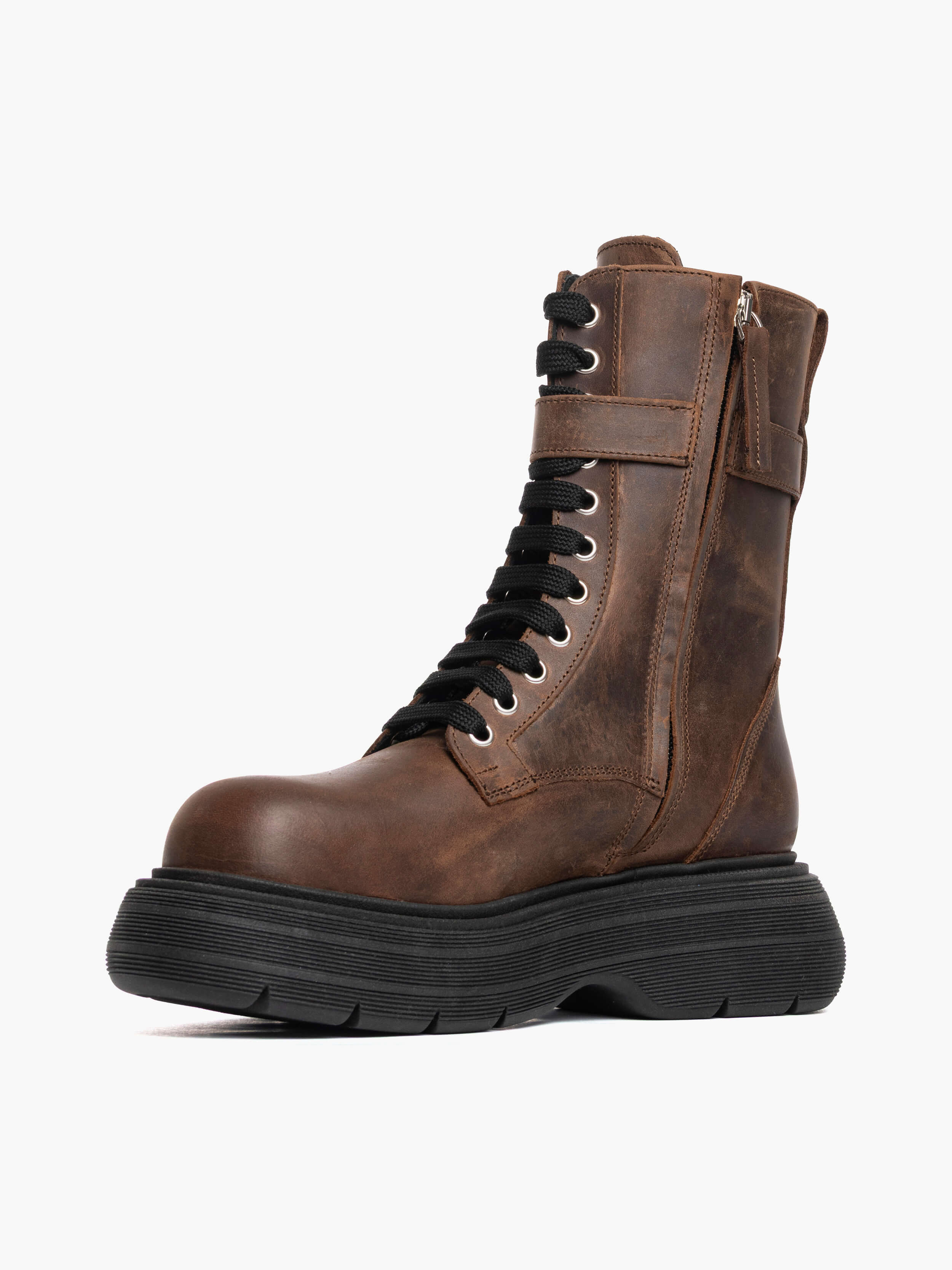 Anfibi in nabuk marrone