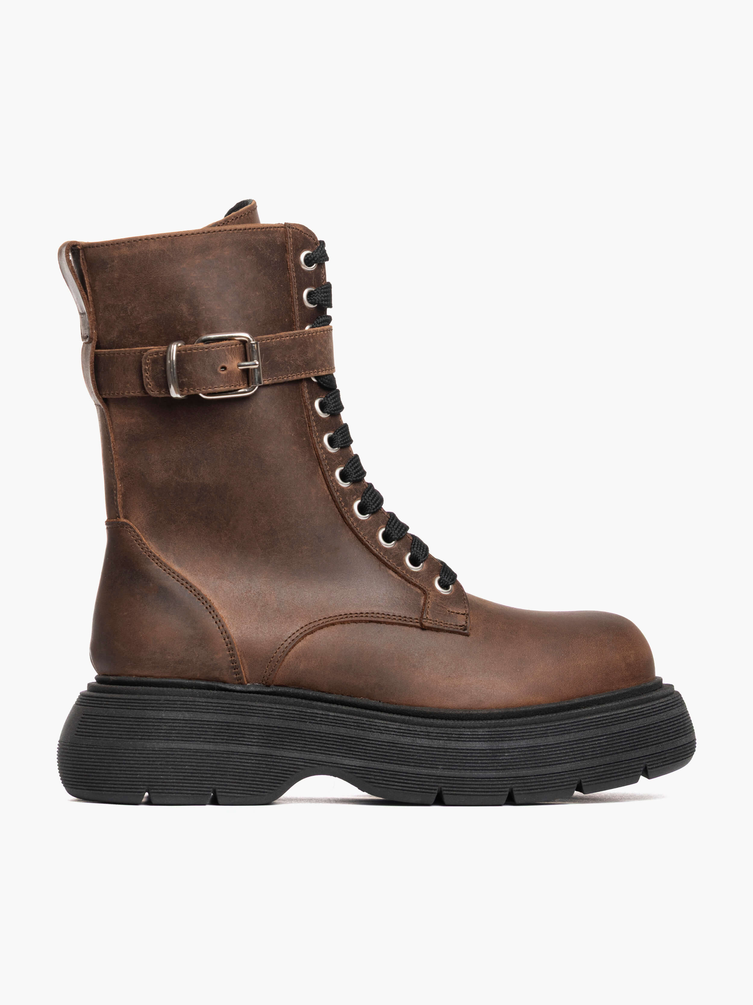 Anfibi in nabuk marrone