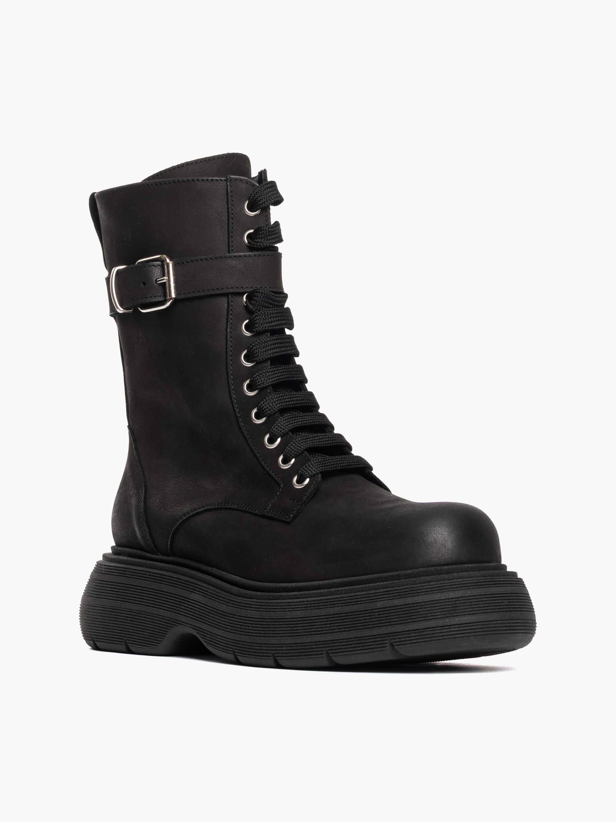 Anfibi in nabuk nero