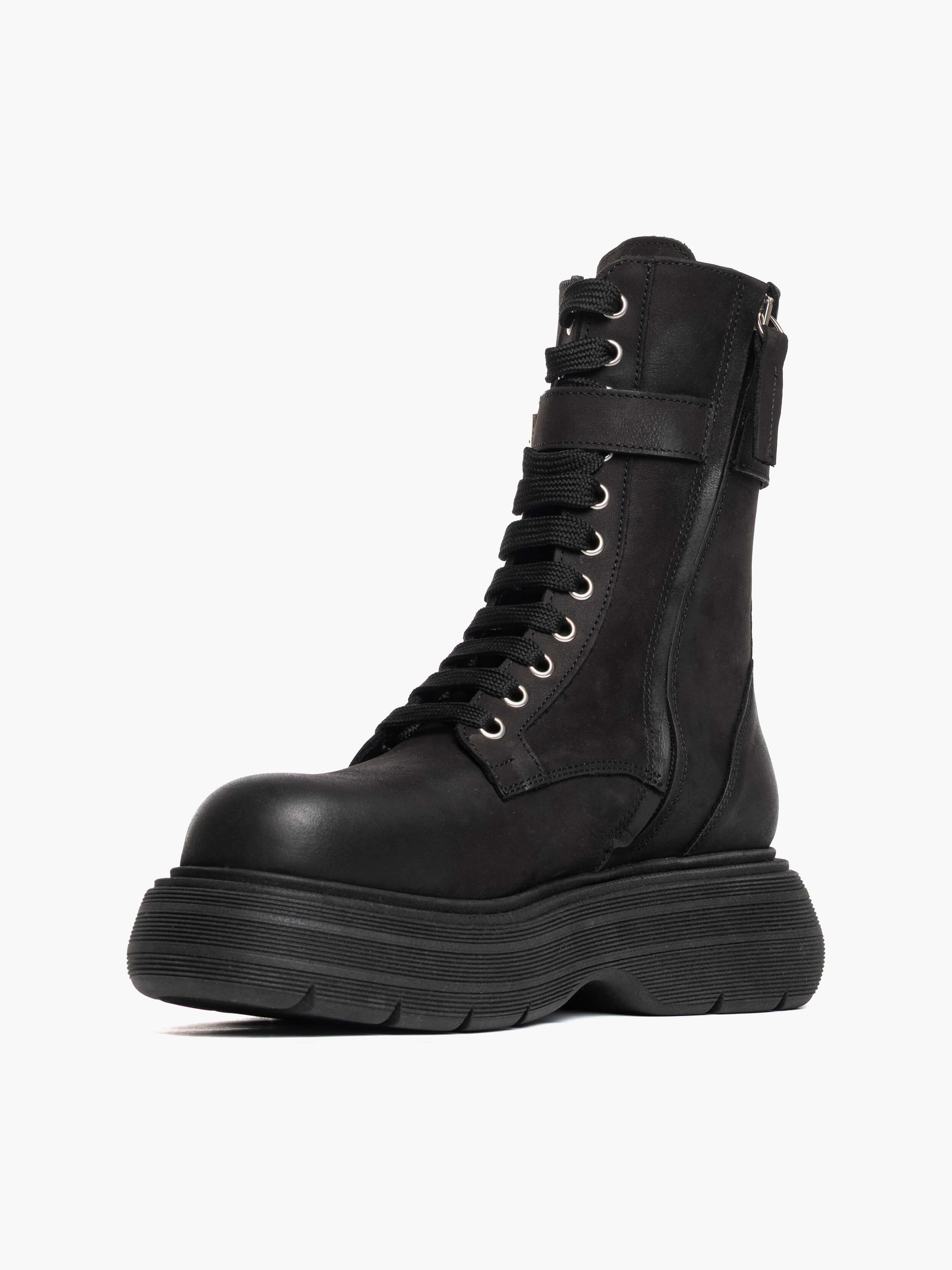 Anfibi in nabuk nero