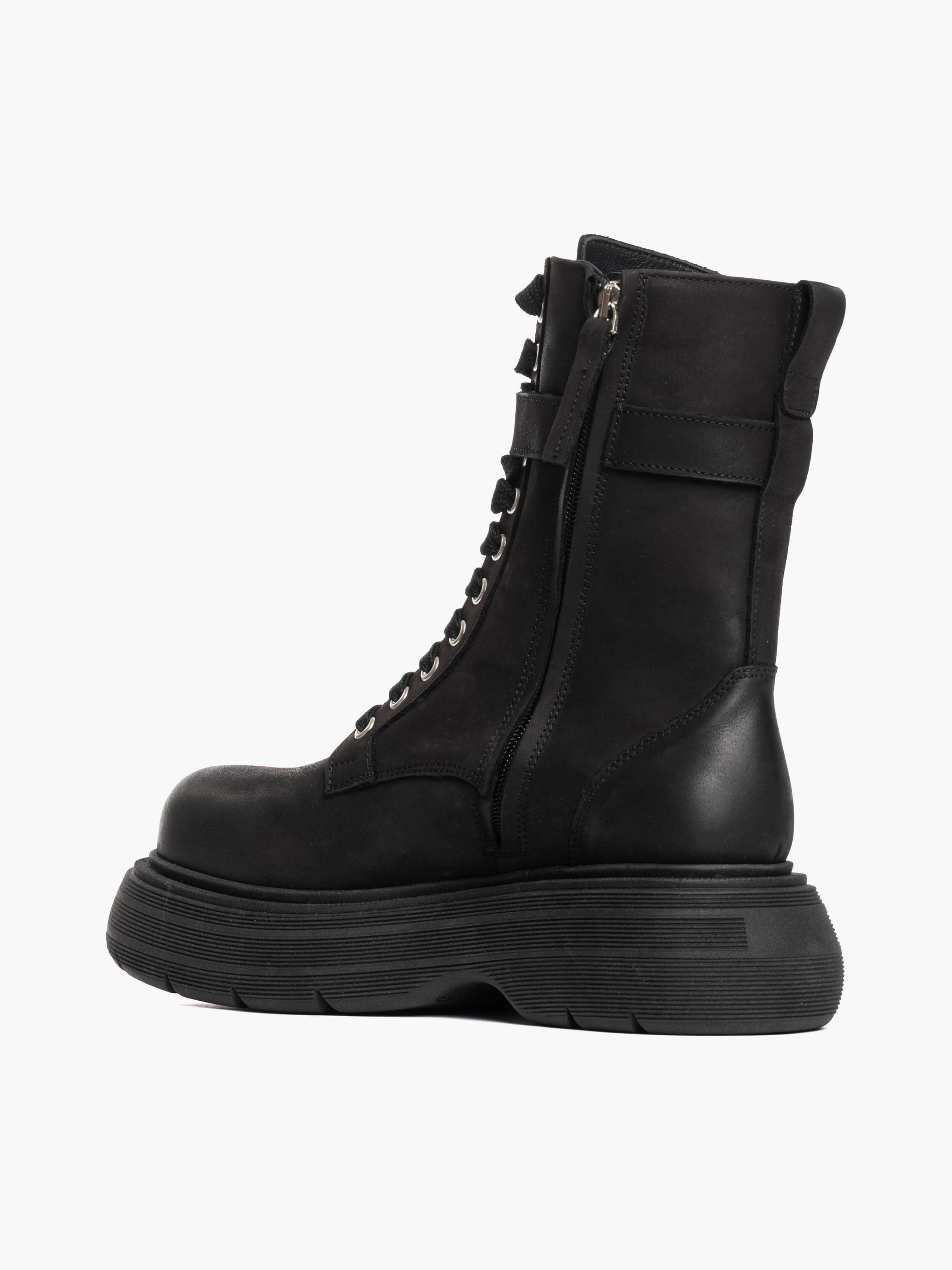 Anfibi in nabuk nero